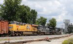 NS 8113 leads train 12R towards the signals at Aycock